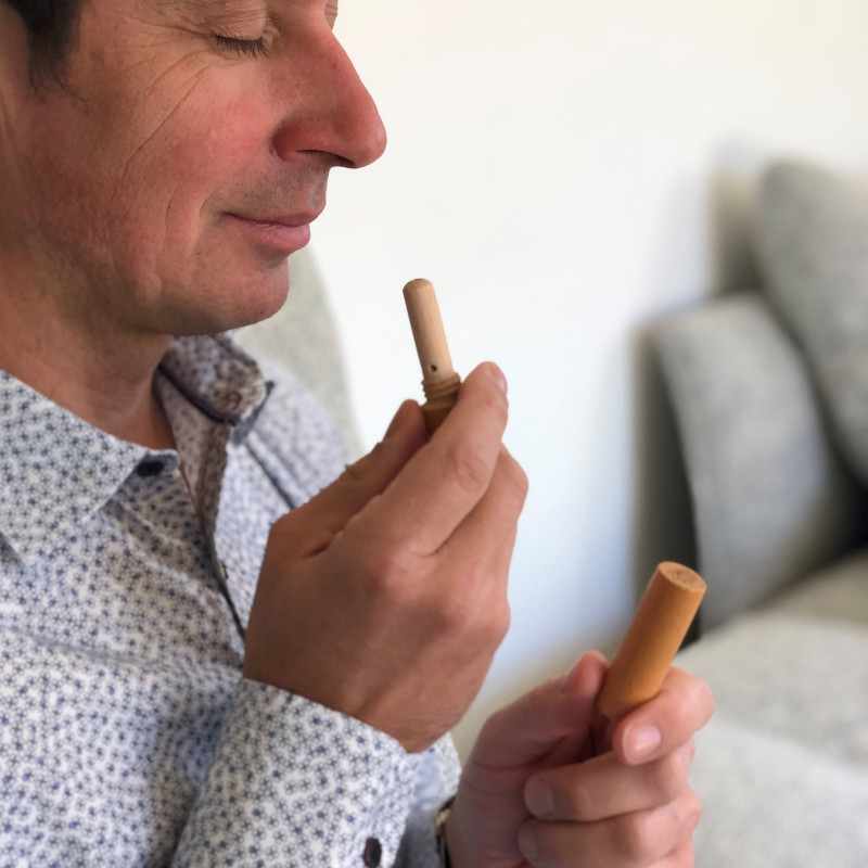 Stick inhalateur d'huiles essentielles en bois